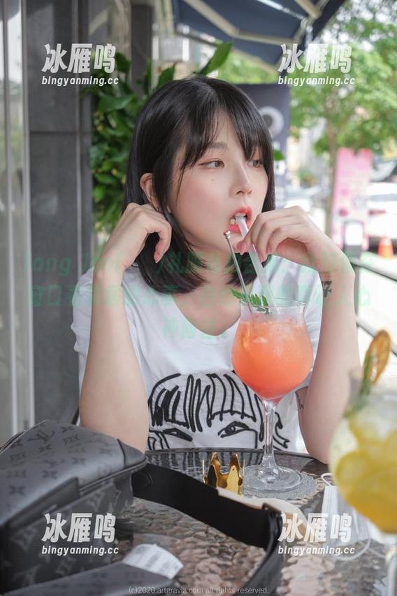 Jang Joo(장주)礼服私拍合集：我好像在窗口看邻居的心事，白纱飘飘的真让人心神向往。